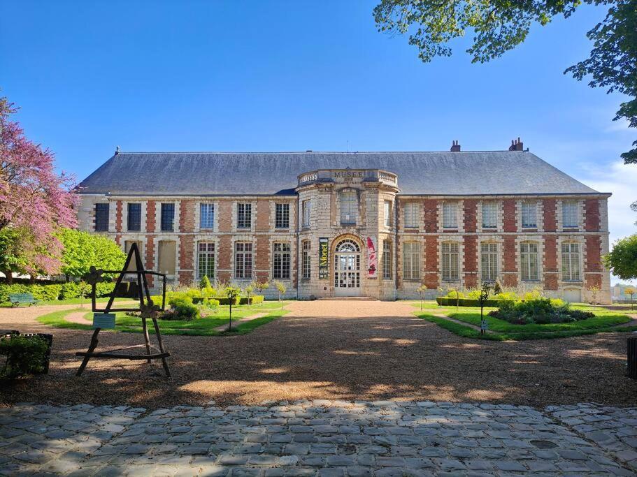 Appartement T2 54m² Parking Coeur De Chartres
